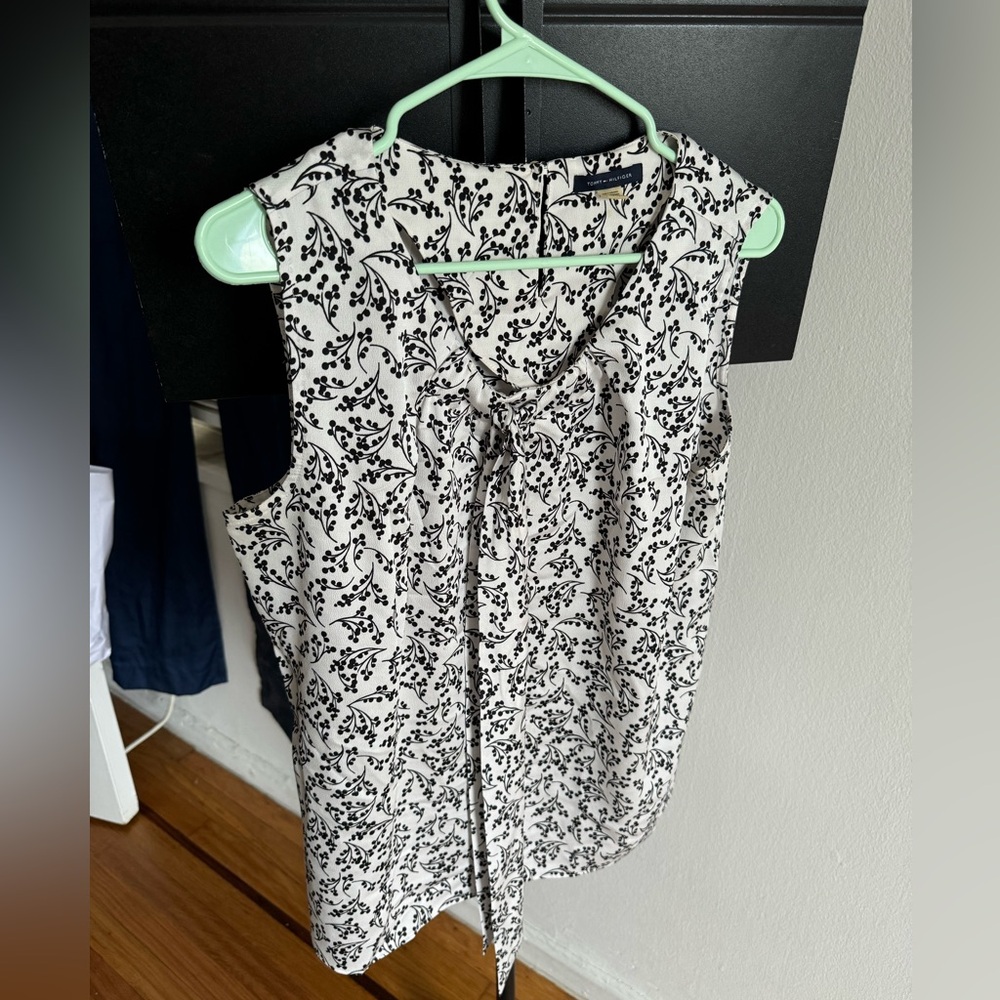 Tommy Hilfiger. XL sleeveless black and white blouse with neck tie
